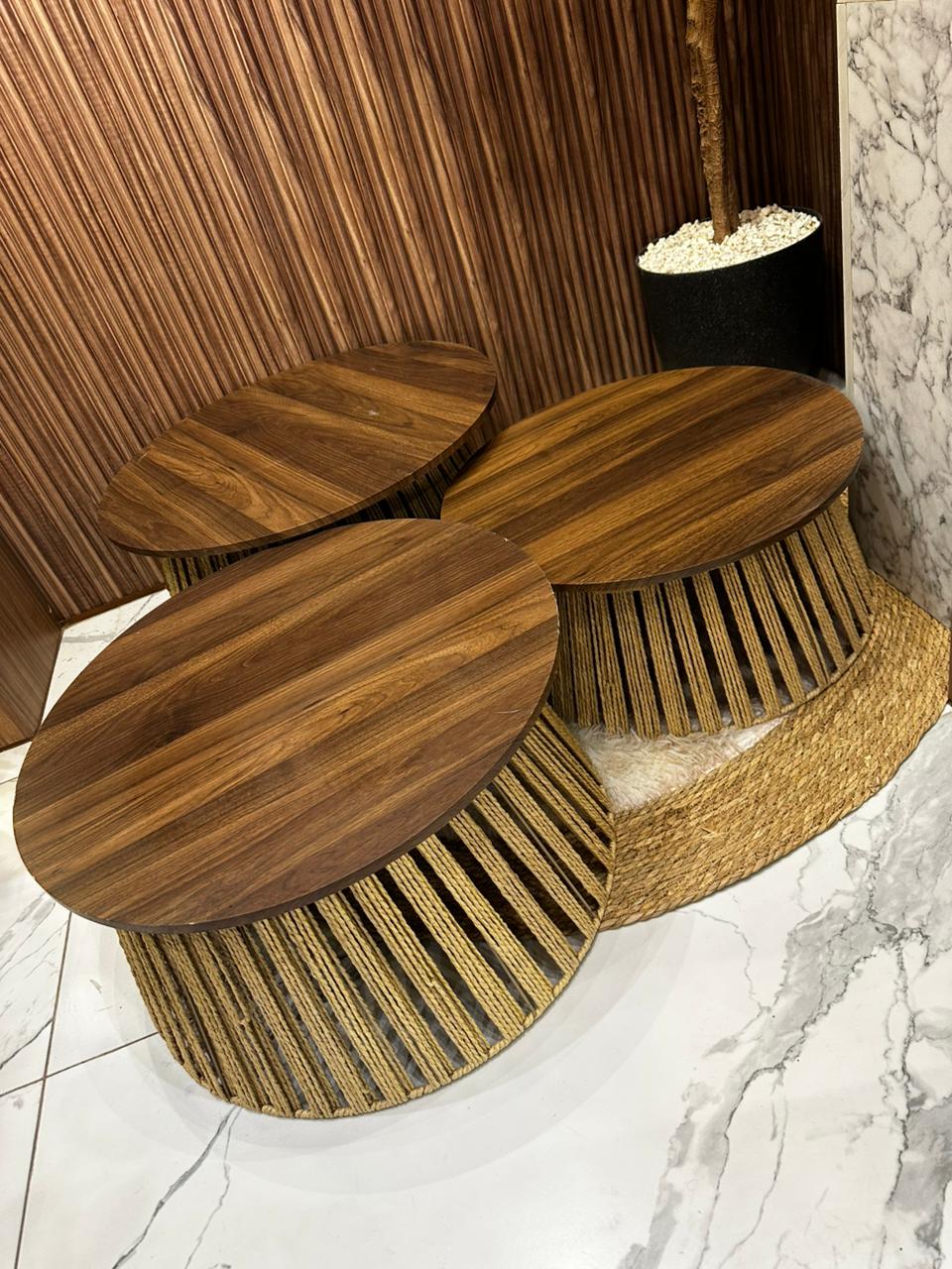 Trio de Tables Basses Artisanales – Bois Noyer & Corde Naturelle